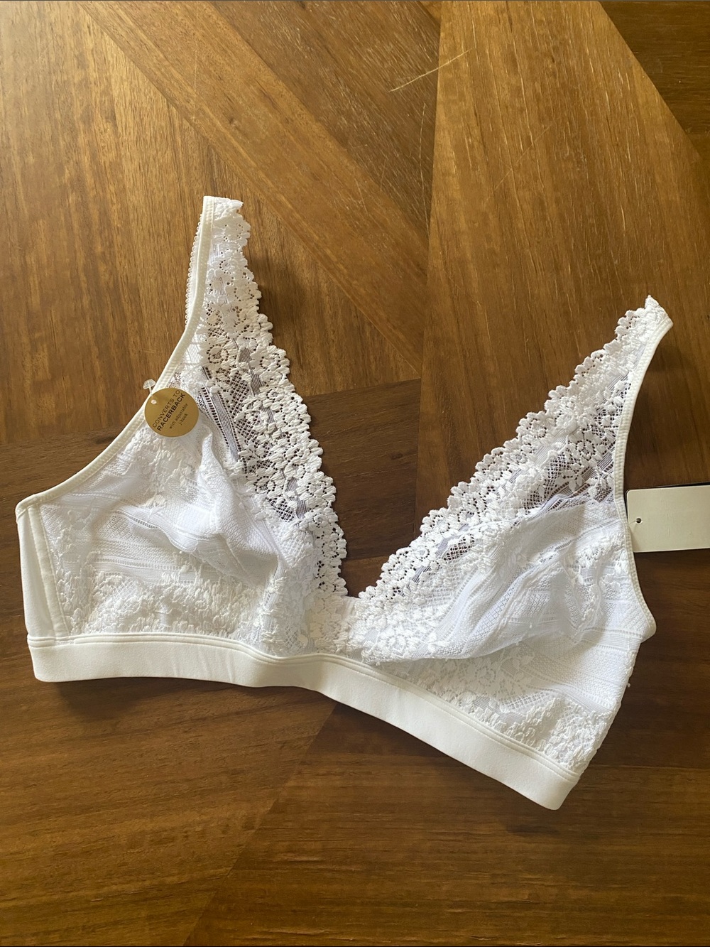 Wacoal White Lace Wireless Bralette. Converts to T back.